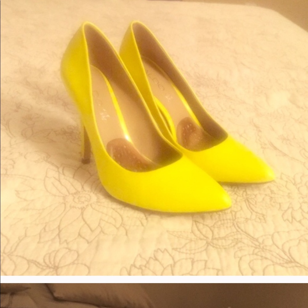 Neon Aldo pumps
